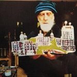 Hundertwasser mit Modell der Grünen Zitadelle Magdeburg